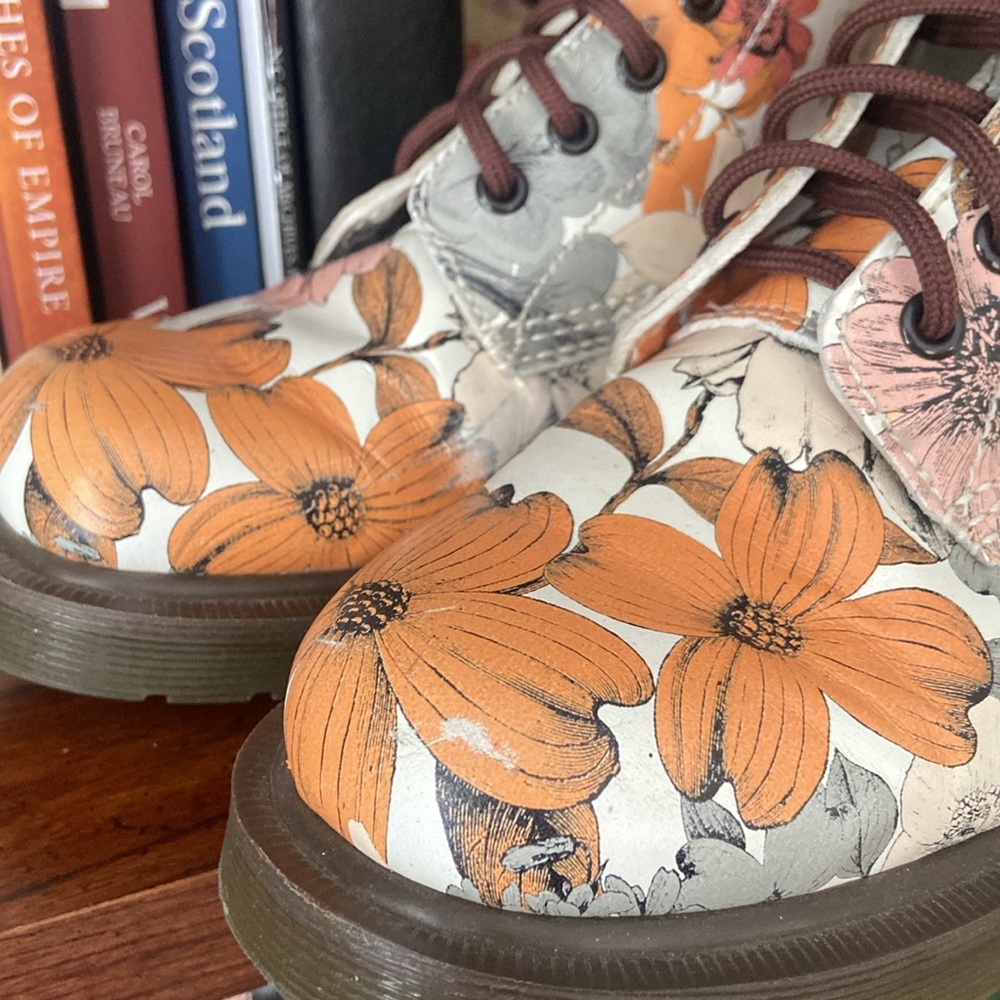 RARE! Dr. Martens 1460 Pascal Boot Floral Sand Sable Botanic Leather W Size 7 - Picture 6 of 15